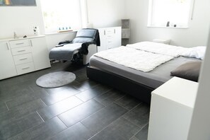 3 bedrooms, bed sheets, wheelchair access