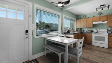 Kaffe- och tebryggare och grytor/köksredskap