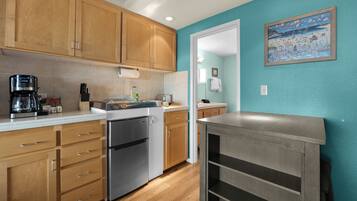 Fridge, microwave, stovetop, coffee/tea maker