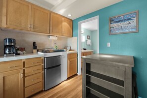 Fridge, microwave, stovetop, coffee/tea maker
