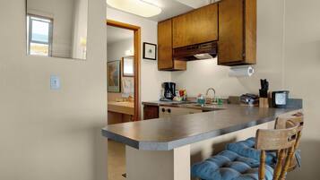 Fridge, microwave, stovetop, coffee/tea maker