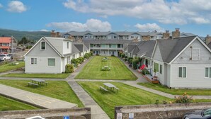 Exterior - The Tides by the Sea - Entire rental unit in Seaside, Oregon, United States (Seaside)