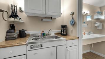 Fridge, microwave, stovetop, coffee/tea maker