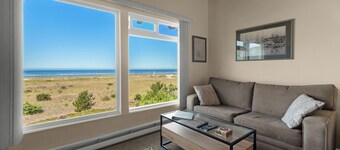 The Tides by the Sea - Entire rental unit in Seaside, Oregon, United States
