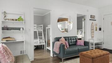 2 habitaciones, tabla de planchar con plancha, wifi y ropa de cama