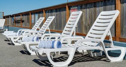 2 Bdrm Beachside/Poolside Condo, Tides by the Sea, Great for family's - Unit 121