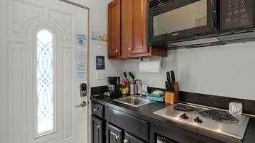 Refrigerador, microondas, horno, placa de cocina
