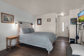 1 bedroom, iron/ironing board, WiFi, bed sheets - The Tides by the Sea - Entire rental unit in Seaside, Oregon, United States (Seaside)