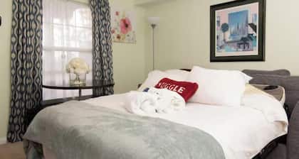 Private Entrance & New La-Z-Boy Comfort™ Mattress