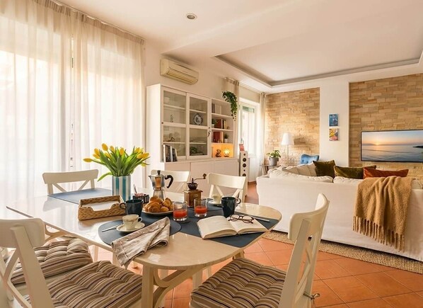 Dining - Kyntherland House (Napoli)
