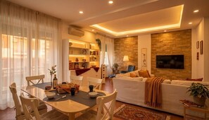 Dining - Kyntherland House (Napoli)