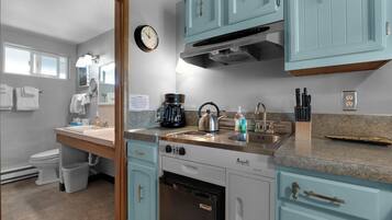 Fridge, microwave, stovetop, coffee/tea maker