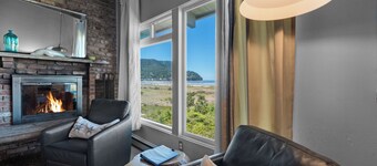 The Tides by the Sea - Entire rental unit in Seaside, Oregon, United States