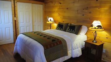 4 bedrooms, desk, WiFi, bed sheets