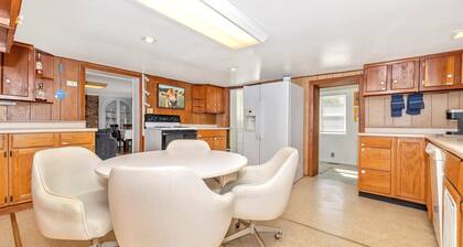 2 Br. Farmhouse Getaway - Close to everything, but far enough away to relax