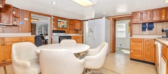 2 Br. Farmhouse Getaway - Close to everything, but far enough away to relax