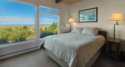 The Tides by the Sea - Entire rental unit in Seaside, Oregon, United States