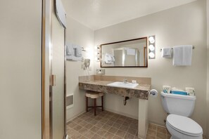 Shower, hair dryer, towels - The Tides by the Sea - Entire rental unit in Seaside, Oregon, United States (Seaside)