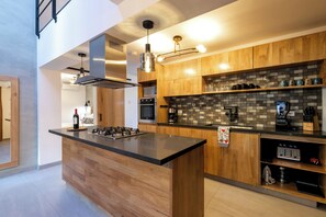 Micro-ondes, four, plaque de cuisson