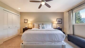 5 bedrooms, desk, WiFi, bed sheets