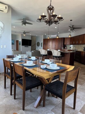 Panoramic Villa | Dining room
