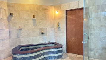 Panorama resortwoning | Badkamer | Gratis toiletartikelen, handdoeken, zeep, shampoo