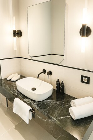 Economy Double Room | Bathroom | Shower, towels, toilet paper