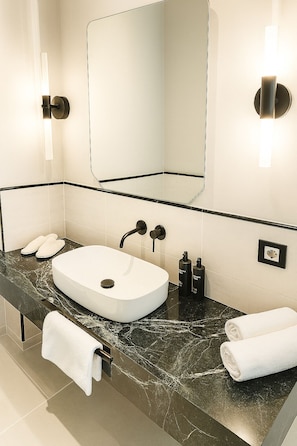 Economy Double Room | Bathroom | Shower, towels, toilet paper