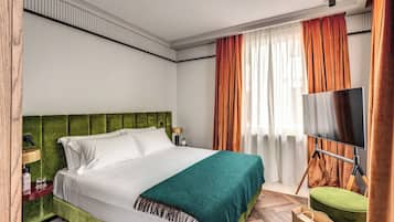 Deluxe Double or Twin Room | Minibar, in-room safe, soundproofing, iron/ironing board