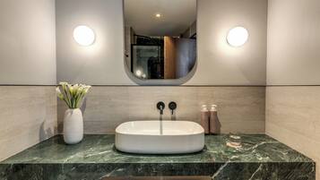 Deluxe Double or Twin Room | Bathroom | Shower, bathrobes, slippers, bidet