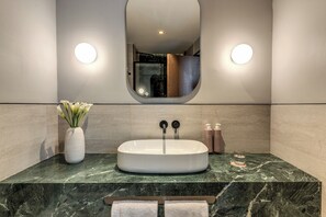 Deluxe Double or Twin Room | Bathroom | Shower, bathrobes, slippers, bidet