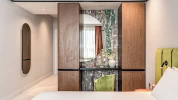 Minibar, una cassaforte in camera, ferro/asse da stiro, Wi-Fi gratuito