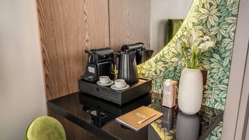 Economy Double Room | Minibar, in-room safe, soundproofing, iron/ironing board