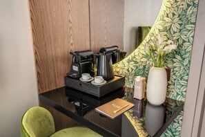 Economy Double Room | Minibar, in-room safe, soundproofing, iron/ironing board
