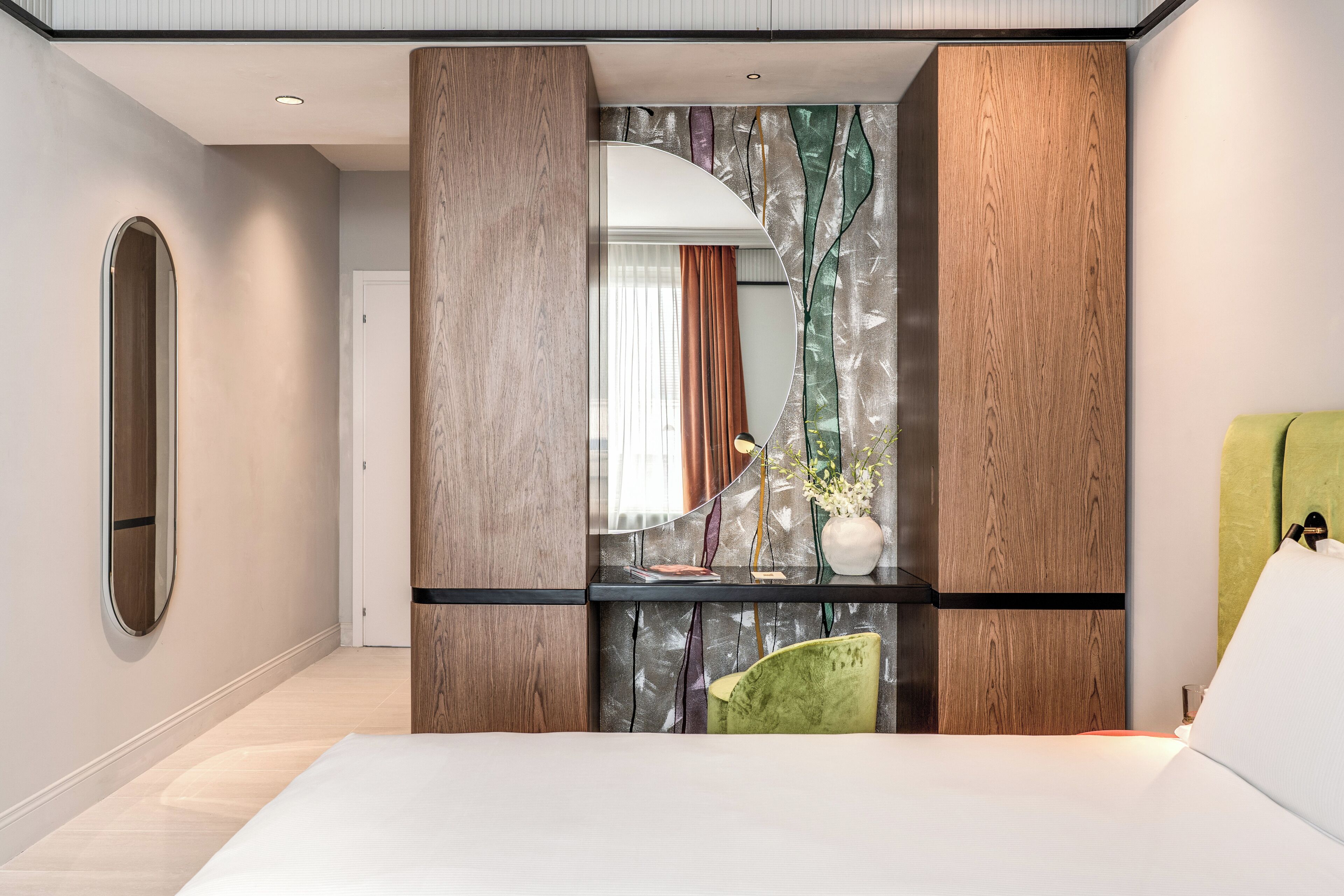 Minibar, coffres-forts dans les chambres, fer et planche à repasser