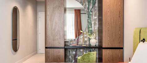 Minibar, in-room safe, iron/ironing board, free WiFi