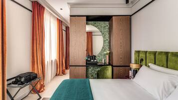 Dobbelt- eller tomannsrom – deluxe | Minibar, safe på rommet, lydisolert og strykejern/-brett