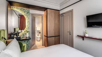 Economy Double Room | Minibar, in-room safe, soundproofing, iron/ironing board