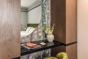 Een minibar, een kluis op de kamer, een strijkplank/strijkijzer