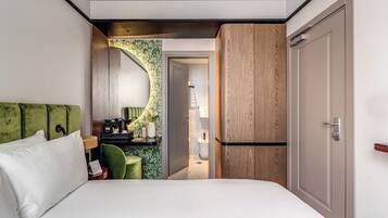 Economy Double Room | Minibar, in-room safe, soundproofing, iron/ironing board