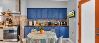 Stay Near It All - Stadiums, Downtown KC, Hospitals, Union Station, and more!