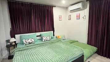4 bedrooms, iron/ironing board, Internet, bed sheets
