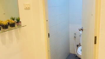 Bruser, hårtørrer, håndklæder, Sæbe