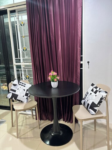 บ้าน3ชั่นหลังใหญ่ในตัวเมืองหาดใหญ่
ใกล้ลีกาเดนท์6นาทีพักได้12 คน