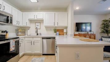 Fridge, microwave, dishwasher, coffee/tea maker