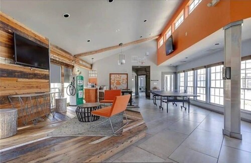 Easy Tiger-1.5 miles to Campus