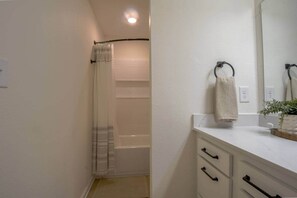 Soap, toilet paper - Easy Tiger-1.5 miles to Campus (Auburn)