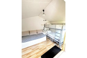 2 chambres, coffres-forts dans les chambres, fer et planche à repasser