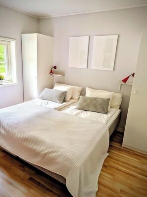 2 bedrooms, in-room safe, iron/ironing board, travel crib