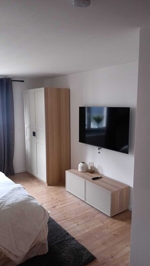 1 camera, Wi-Fi, lenzuola